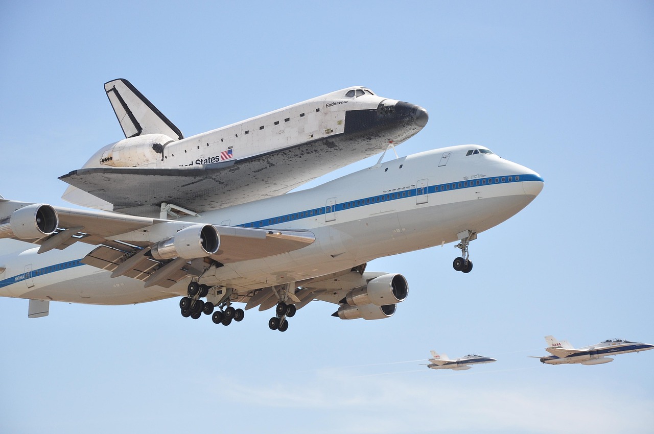 探索航空技術(shù)革新，最新飛機與未來展望